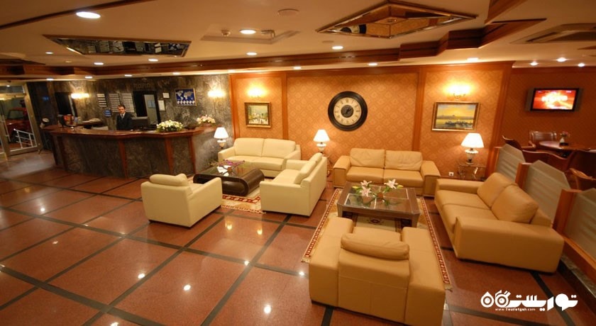 محوطه نشیمن لابی و میز پذیرش